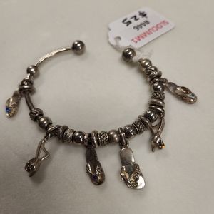 Vintage Pandora w/ Flipflops #446